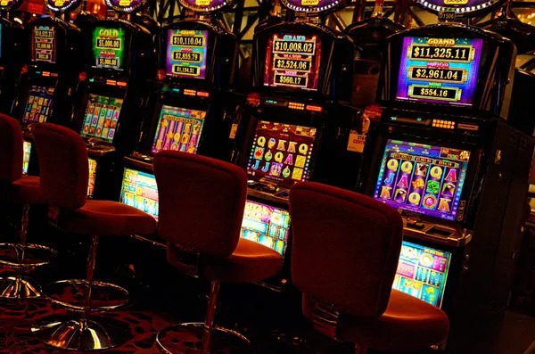 Roulette with real-time wheel action Roulette wheel spin